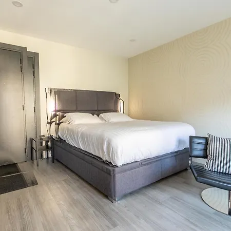 Apartment At In Clermont, Place De Jaude *