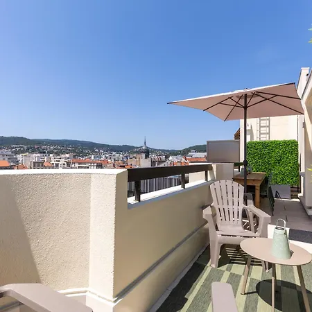 Apartment At In Clermont, Place De Jaude *