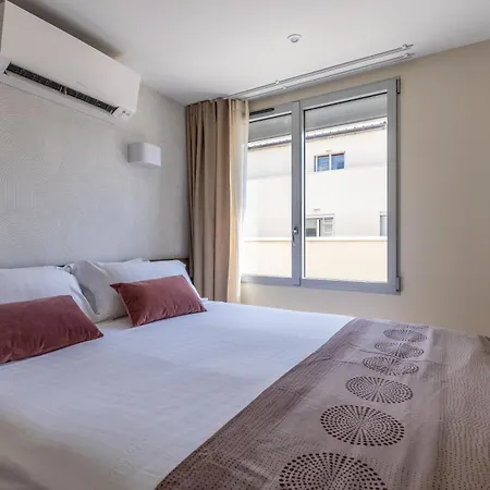 At In Clermont, Place De Jaude Apartment