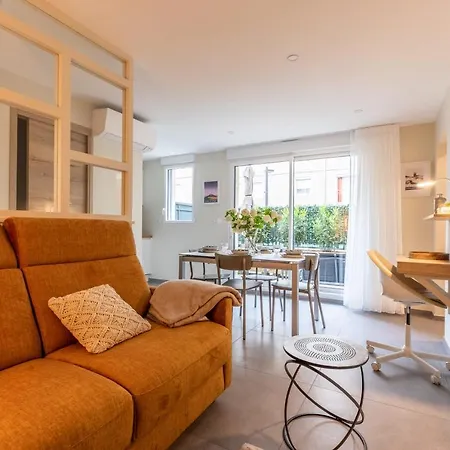 Appartement At In Clermont, Place De Jaude