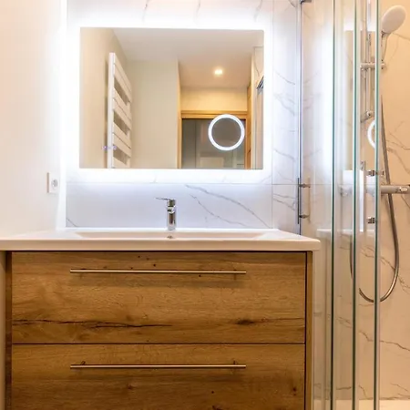 Appartement At In Clermont, Place De Jaude *