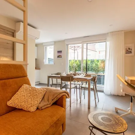 Appartement At In Clermont, Place De Jaude *