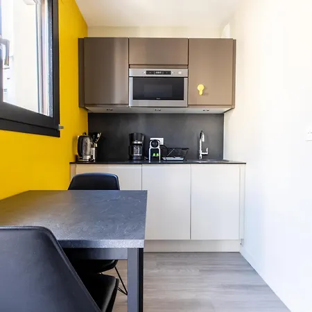 Appartement At In Clermont, Place De Jaude *