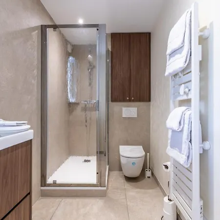 At In Clermont, Place De Jaude Clermont-Ferrand