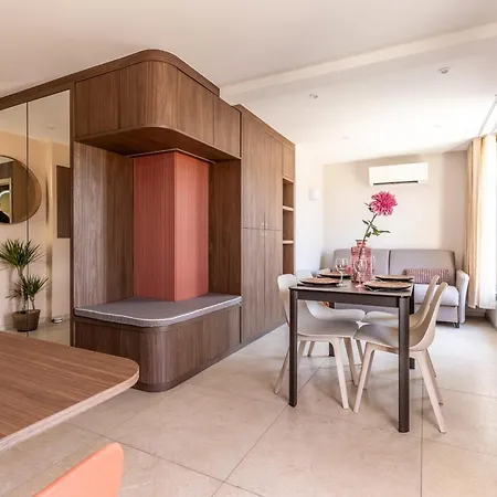 Appartement At In Clermont, Place De Jaude *