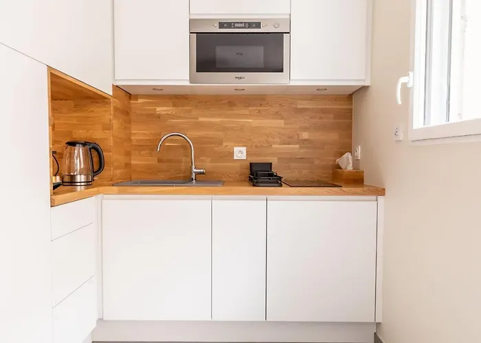 At In Clermont, Place De Jaude Clermont-Ferrand