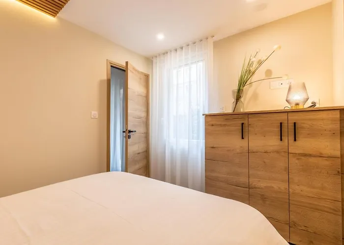 At In Clermont, Place De Jaude Clermont-Ferrand