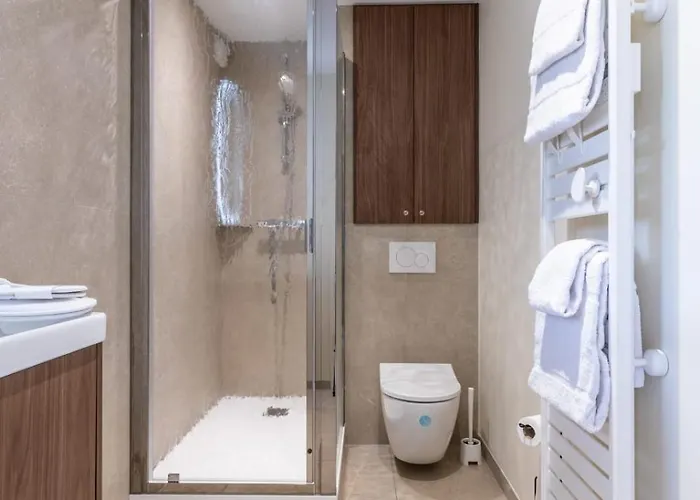 At In Clermont, Place De Jaude Clermont-Ferrand